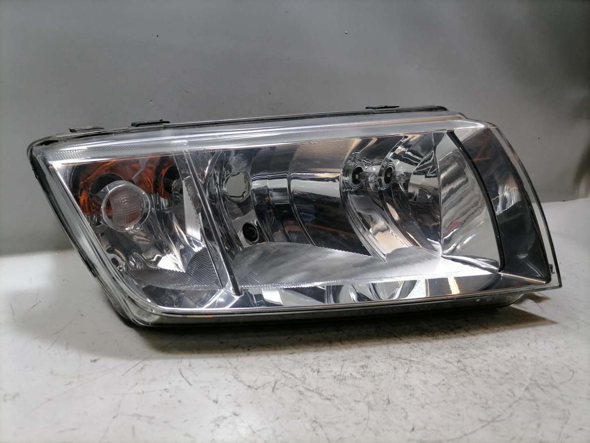 Skoda Fabia 1 original Scheinwerfer vorn rechts Halogen mit Chrom Hintergrund Bj.2001